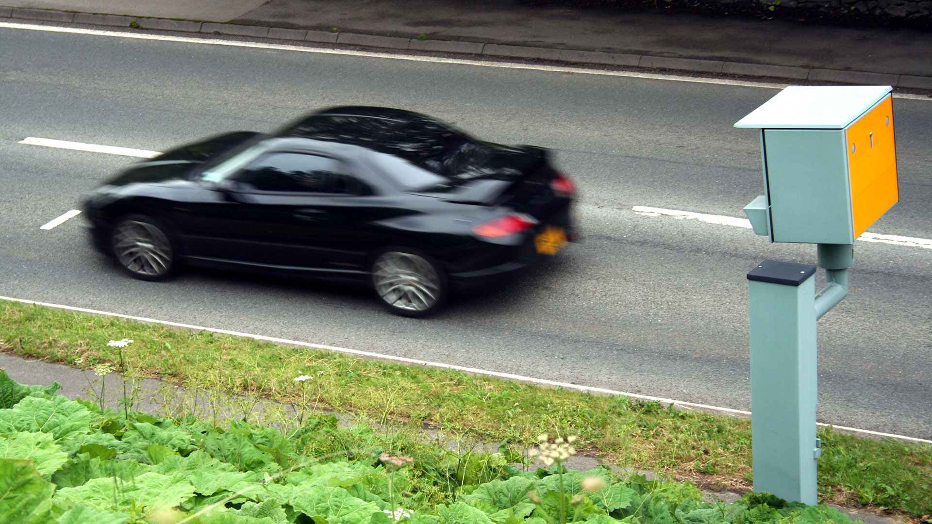 How do speeding fines, speeding ticket and cameras work? AutoTrader